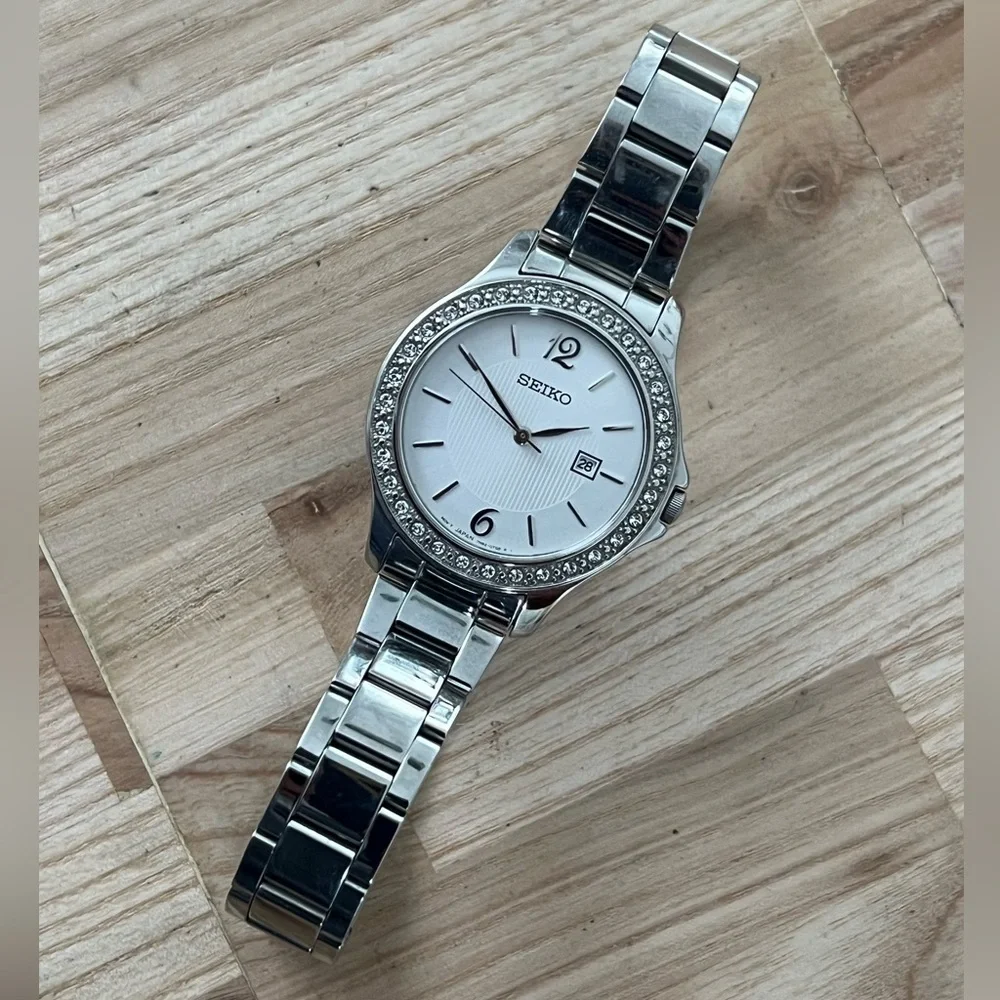 Seiko Ladies Watch Crystals Stainless Bracelet Dial Hands Date Window